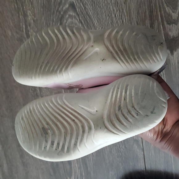 Nike Childs Size 12 Flex Runner Shoes - Sneakers Light Pink and Gray - Picture 2 of 6